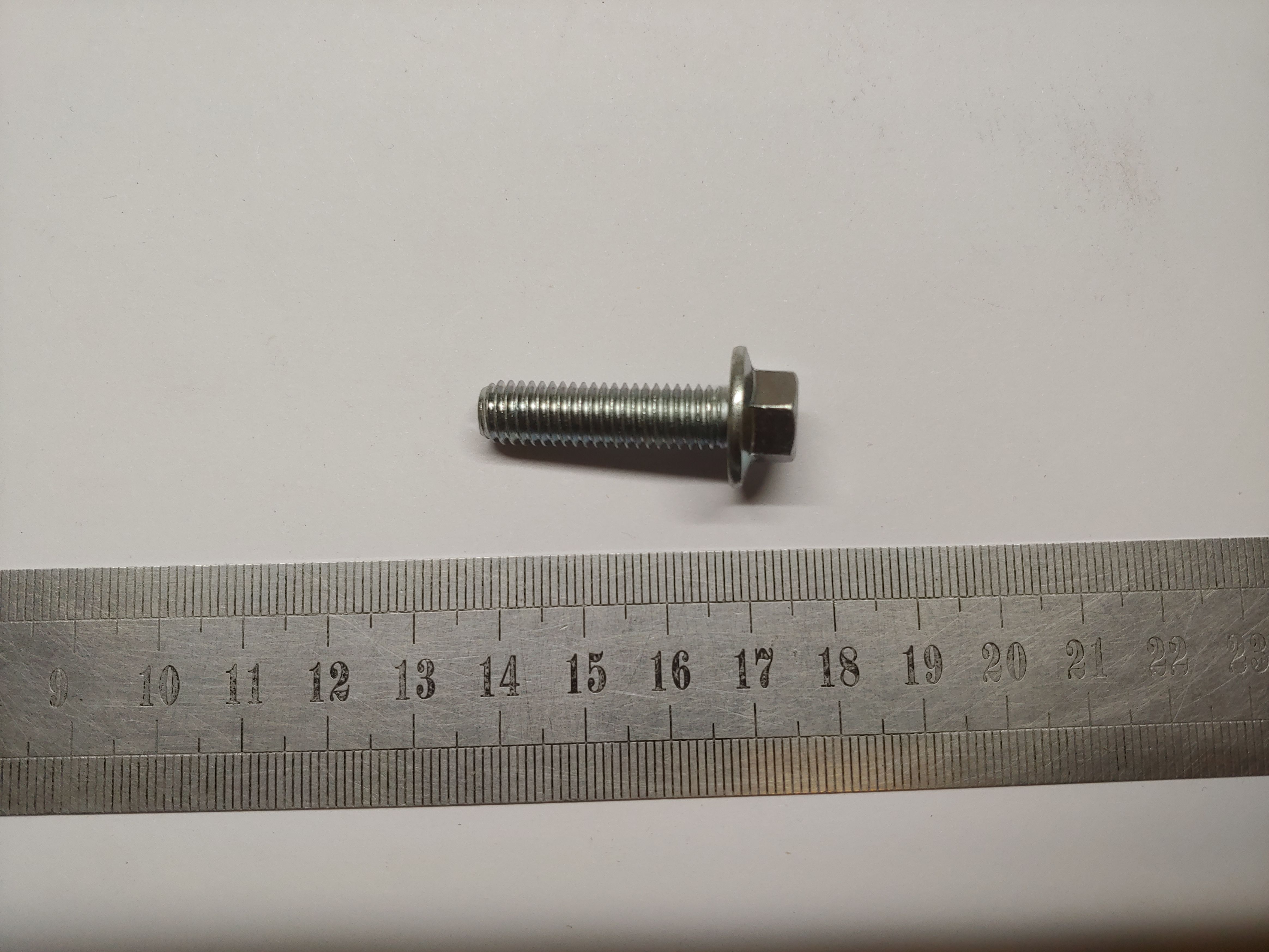 болт крепления двигателя LG-734