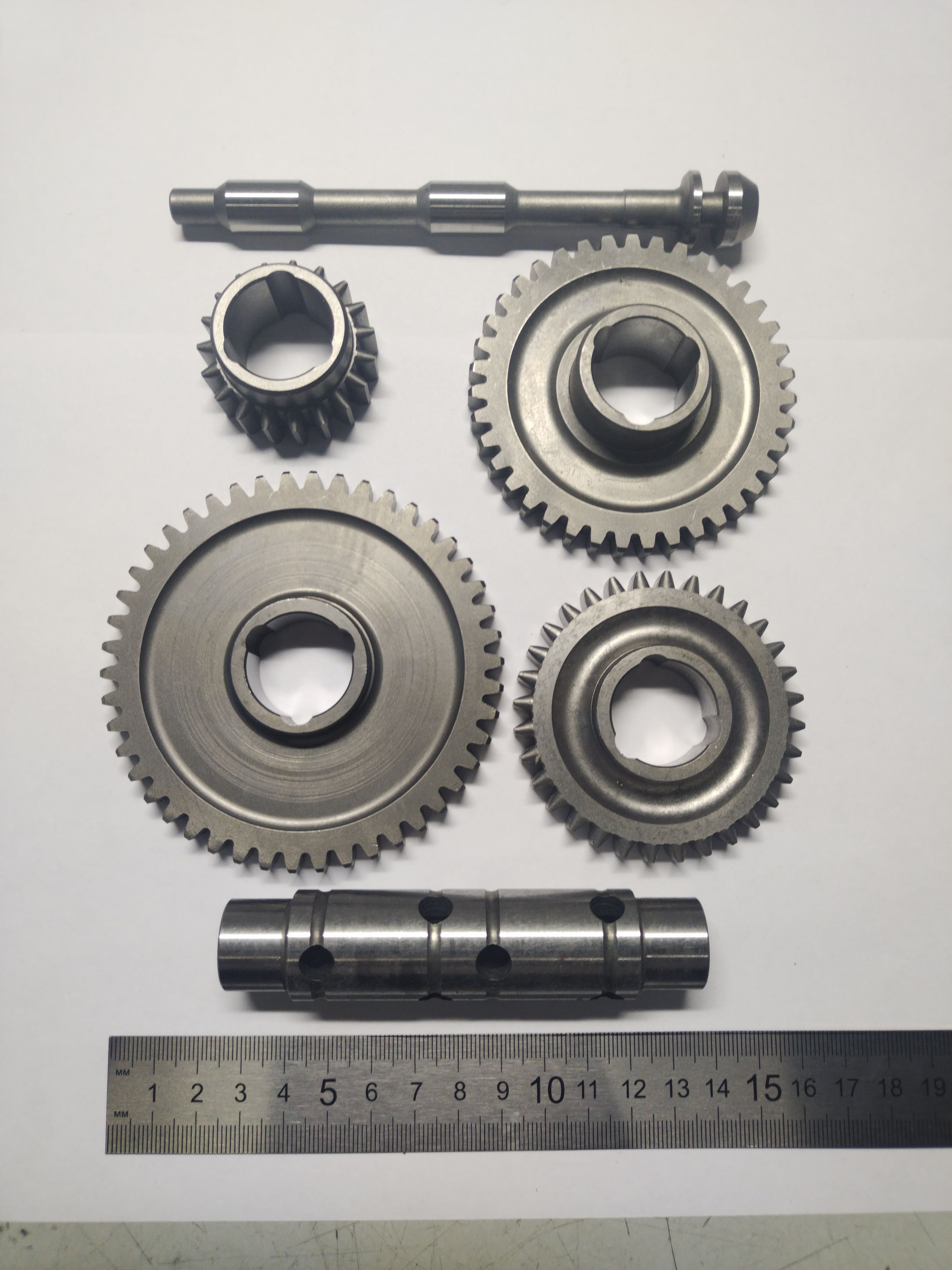 Комплект шестерен в коробку Т 9  (шестерни(4шт),вал,шток)