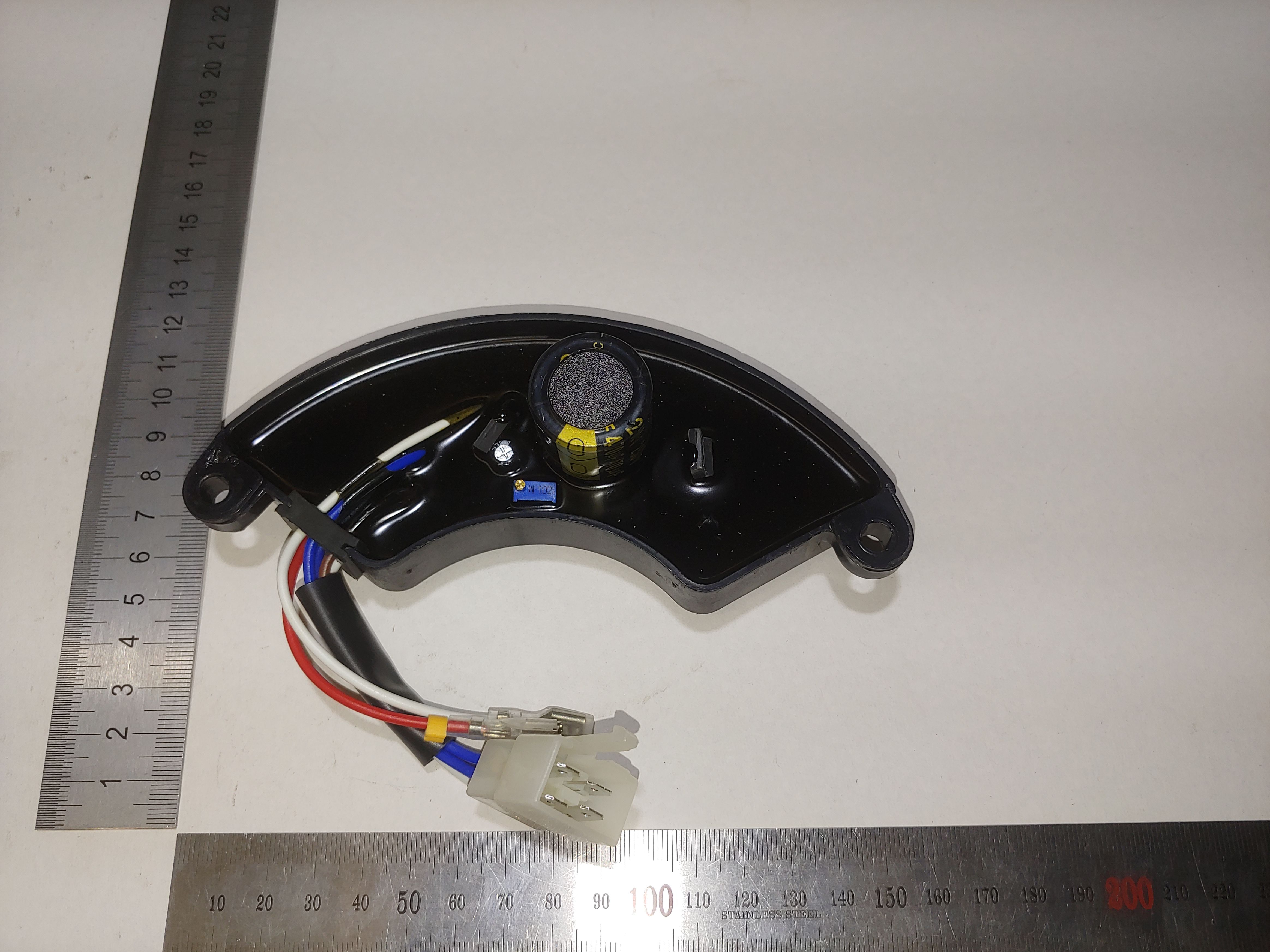 автоматический регулятор напряжения AVR 4-6,5кВт 220В для бензогенератора