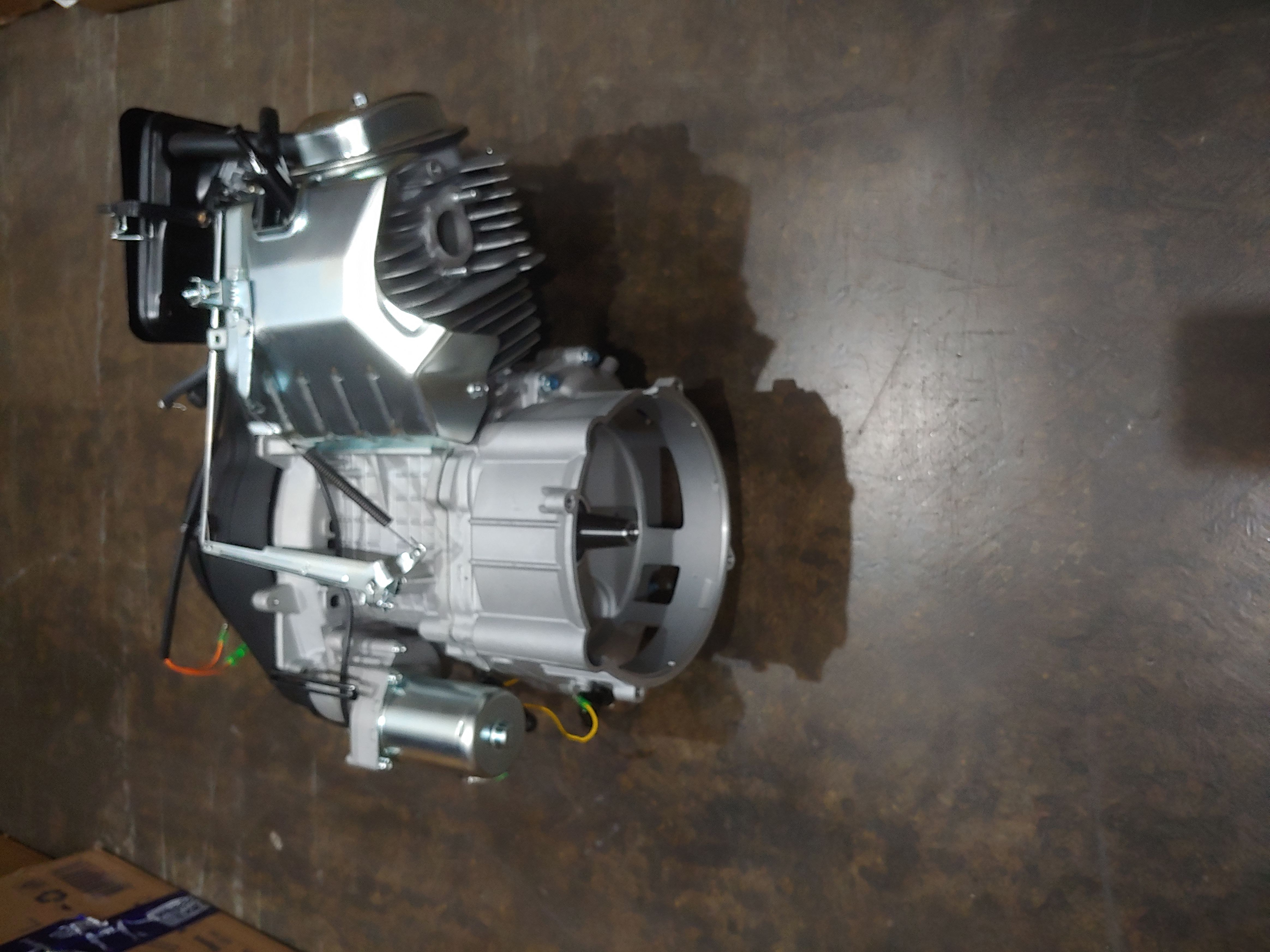 двигатель 15,0 л.с. бензиновый (конический вал) с электростартером