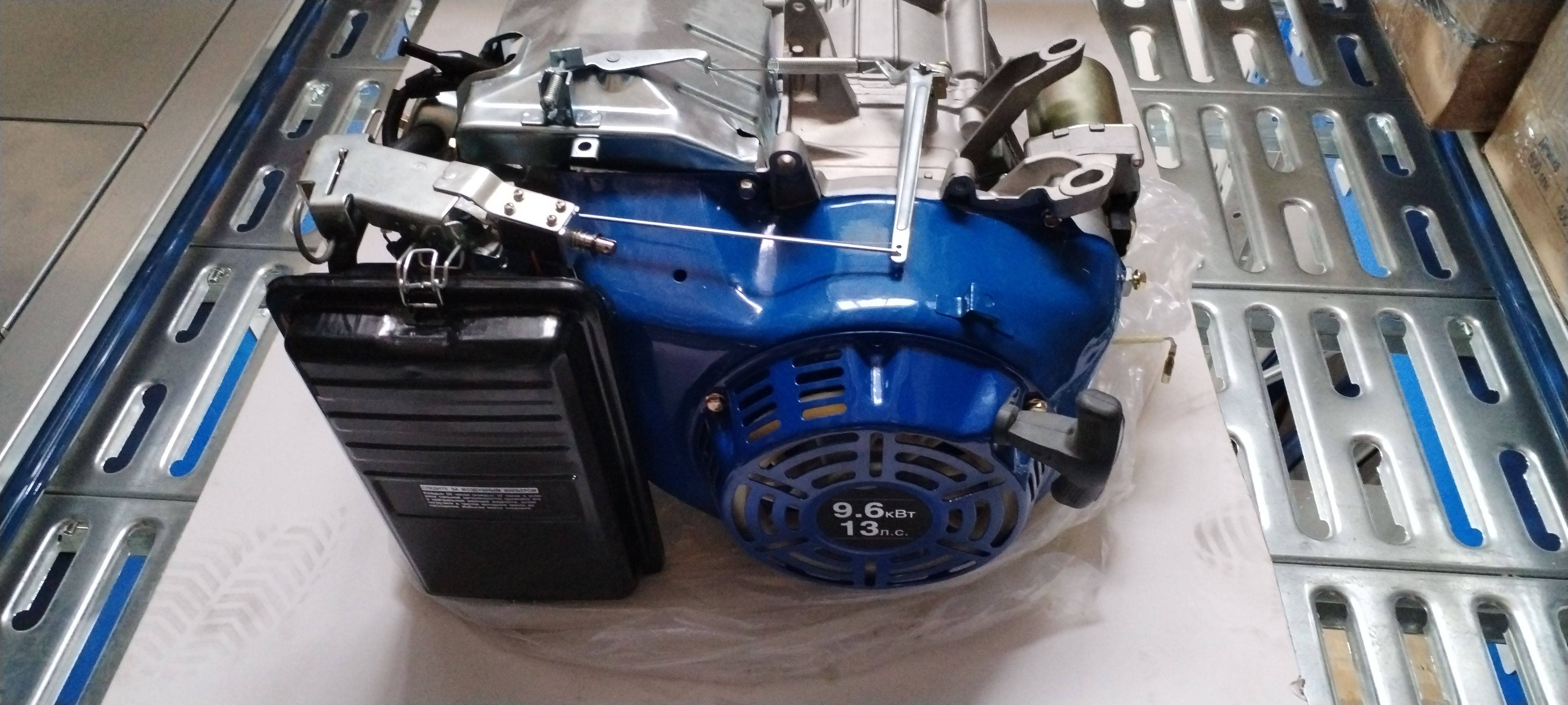 двигатель 13,0 л.с. бензиновый (конический вал) с электростартером