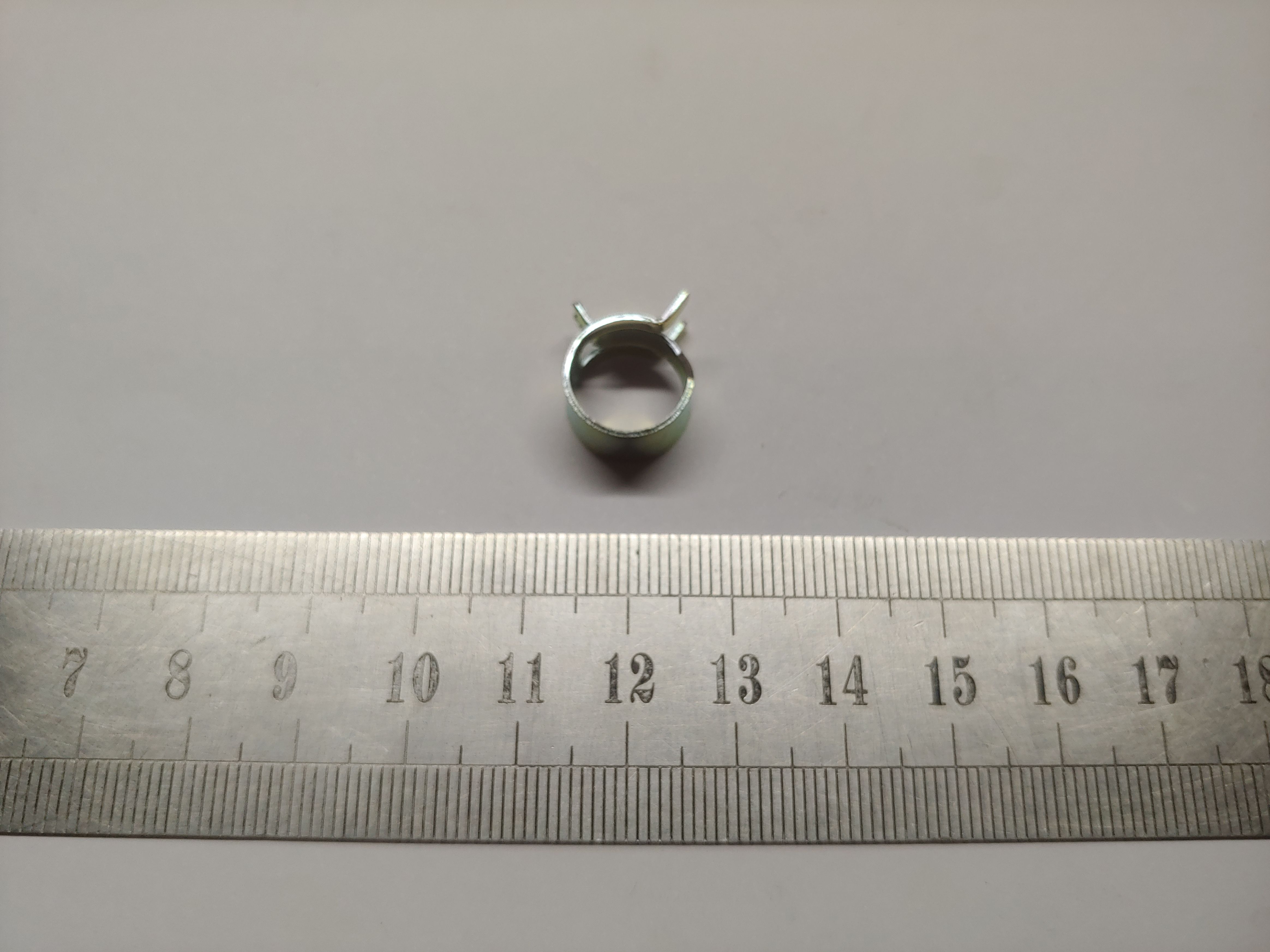 защелка на шланг